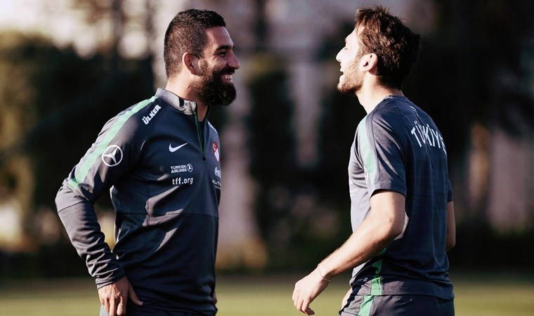 Hakan Çalhanoğlu'ndan Arda Turan itirafı: 'Milli takımda kaptanımız olduğu dönemde...'