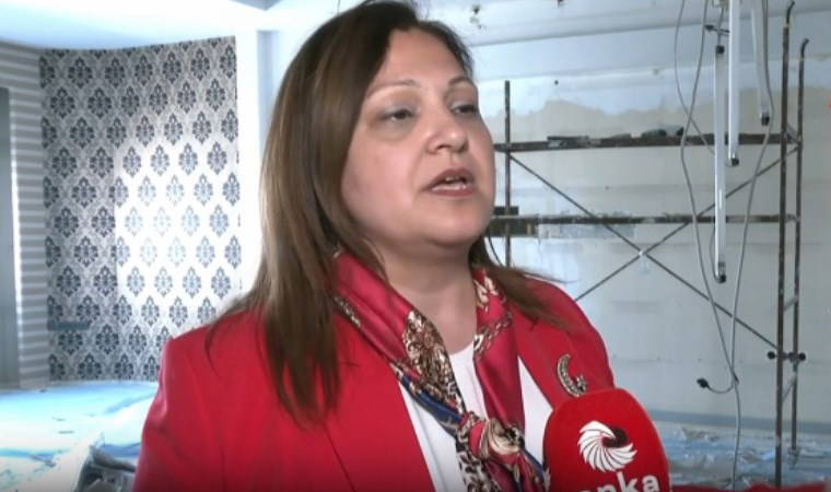 Odasında gizli kamera yuvası bulundu...