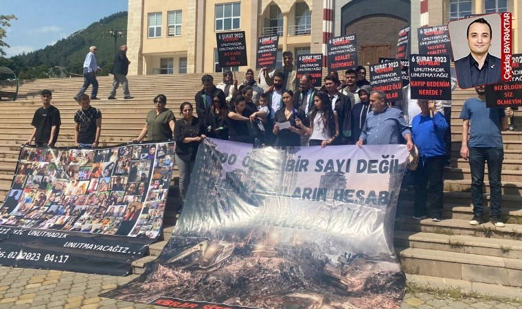 Kahramanmaraş depreminde 75 kişiye mezar olmuştu... Ebrar Sitesi'nde yakınlarını kaybeden aileler: 'Müteahhitsiz binaya nasıl ruhsat verildi?'