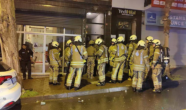 Fatih'te gece yarısı dehşet anları... Balyozla saldırdığı 4 kişilik aileyi rehin aldı: Özel harekat polislerinin operasyonuyla etkisiz hale getirildi