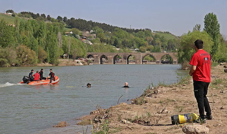 'Hareketsiz erkek görüldü' ihbarı sonrası Dicle Nehri'nde hareketlilik