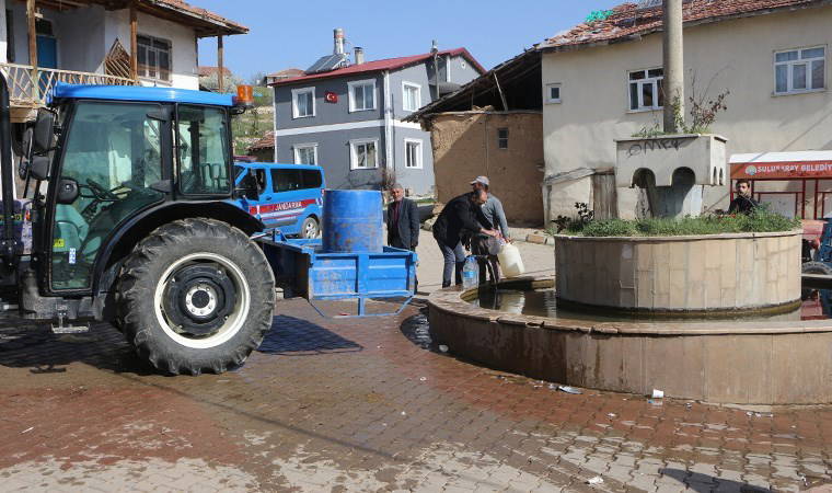 Tokat'ta depremin merkez üssünde su kesintisi: Çeşmelerden su taşıdılar