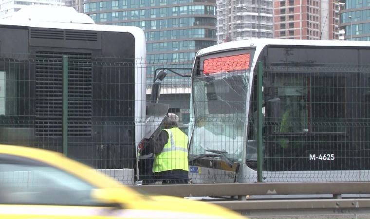 Kadıköy Fikirtepe'de 2 metrobüs kaza yaptı