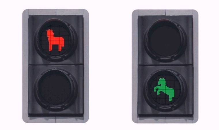 Muharrem Erkek paylaştı: Çanakkale'de trafik ışıklarına at figürü önerisi...