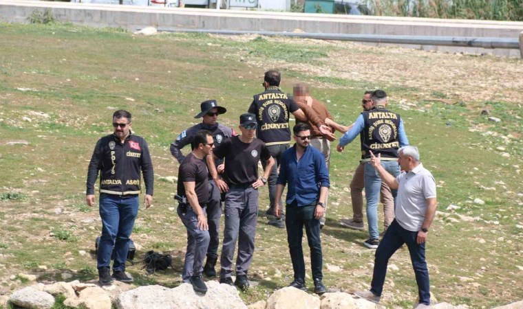 Eski eşi hakkında dedikodu yaptığını iddia ettiği akrabasını sırtından vurarak öldürdü