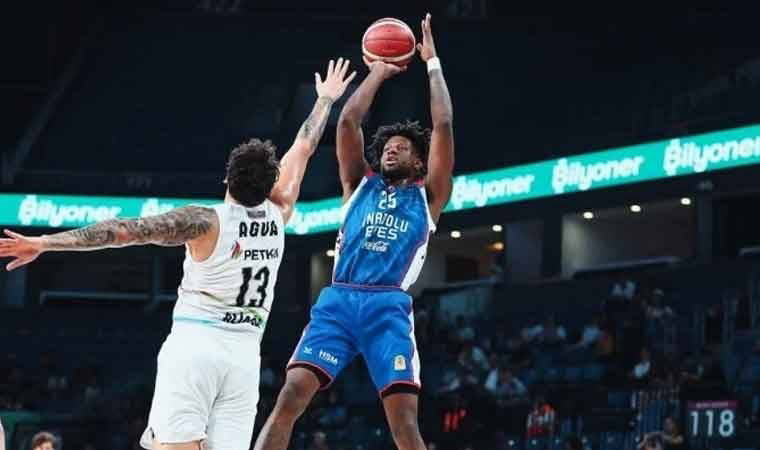 Anadolu Efes evinde farklı galip