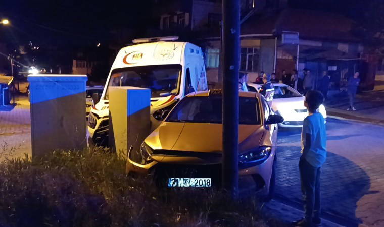 Kırıkkale'de ambulans ile taksi çarpıştı: 4 yaralı