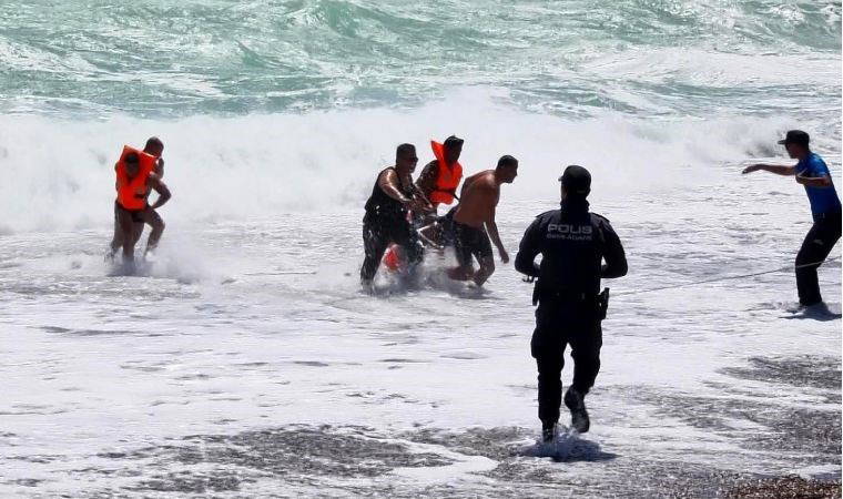 Antalya'da 'İnsansız cankurtaran robotu' hayat kurtardı