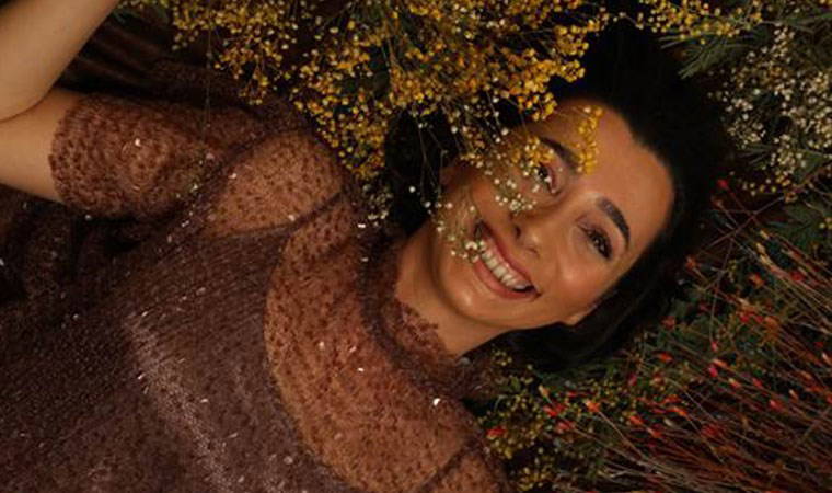 Kendine has yorumuyla tanınan Burcu Yeşilbaş, 'Burçak Tarlası'nı seslendirdi: 'Bin bir türlü halden biri'
