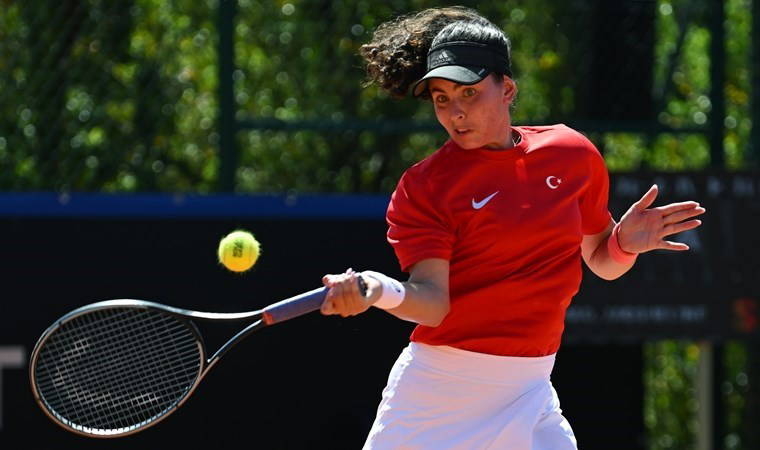 Milli tenisçi Ayla Aksu İtalya'da şampiyon oldu!