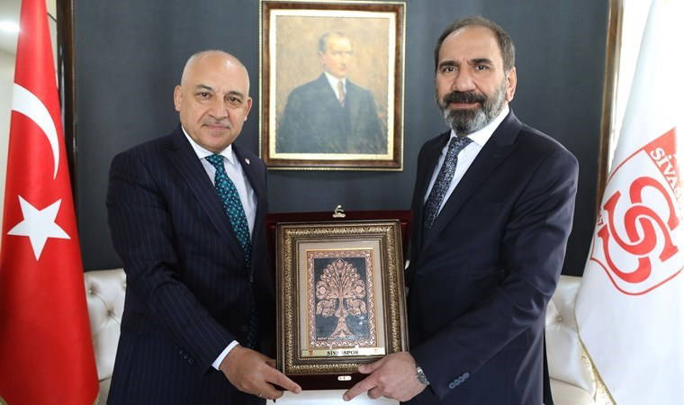 Mecnun Otyakmaz'dan TFF Başkanlığı iddialarına yanıt: 'Türk futbolunun sorunları o kadar karmaşık ki...'