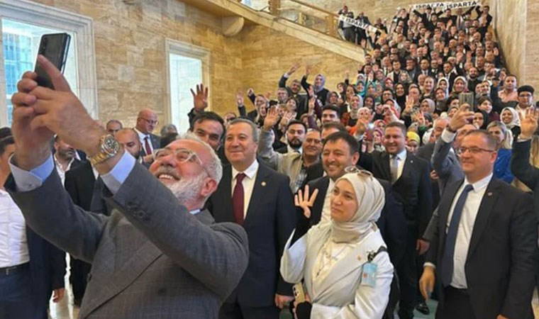 Yeni Şafak yazarından AKP'ye: 'Kanserli hücre hızla kalbe, beyne ilerliyor'