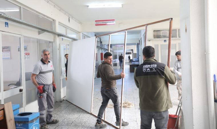 Efeler Belediyesi'nde bazı birimlerde vatandaşlara kapatılan kapılar kaldırıldı