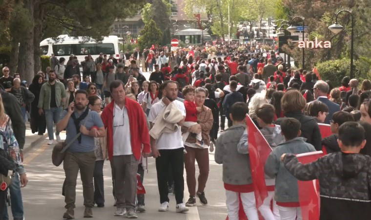 Anıtkabir'de 23 Nisan coşkusu... Binlerce çocuk Ata'sına koştu