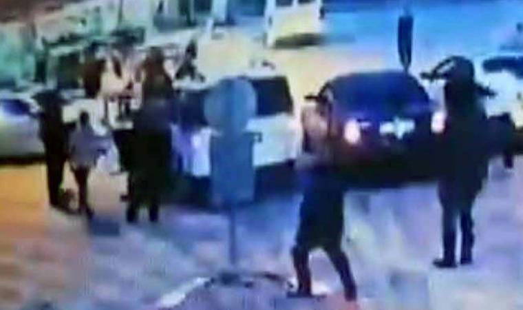 Sürücülerin silahlı 'yol verme' kavgası: 1'i çocuk 2 yaralı