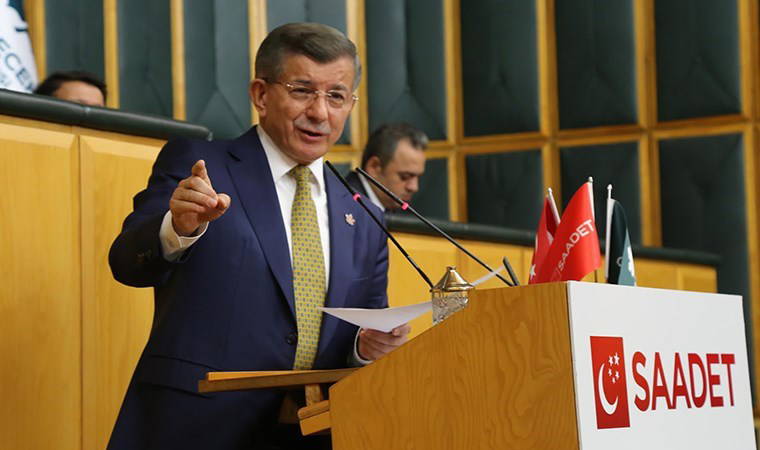 Ahmet Davutoğlu'ndan kürsüde Erdoğan'a çağrı: 'Türkiye için yeni bir başlangıcın hikayesi olabilir...'