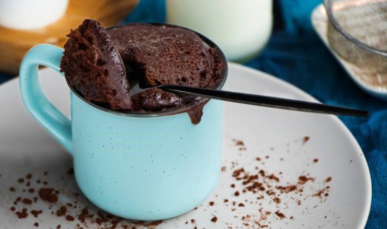 Tatlı krizlerine bire bir: 5 dakikada bardakta kek!