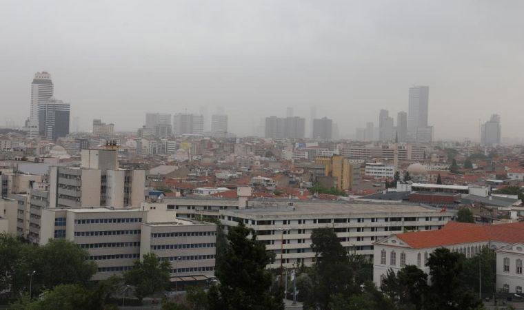 İzmir'e çöl tozu bulutu çöktü: Göz gözü görmedi!