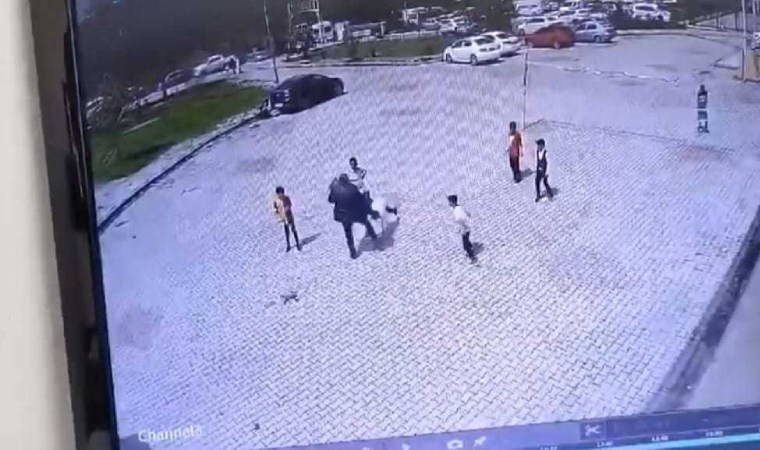 Malatya'da 23 Nisan kutlamalarında öğrenciyi tekmeledi!