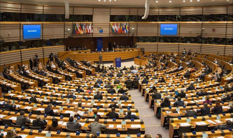 "Rusya seçimlere müdahale ediyor"