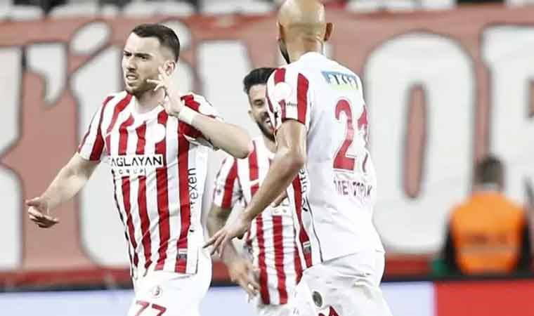 Süper Lig'de flaş ayrılık: Sözleşmesini feshetti