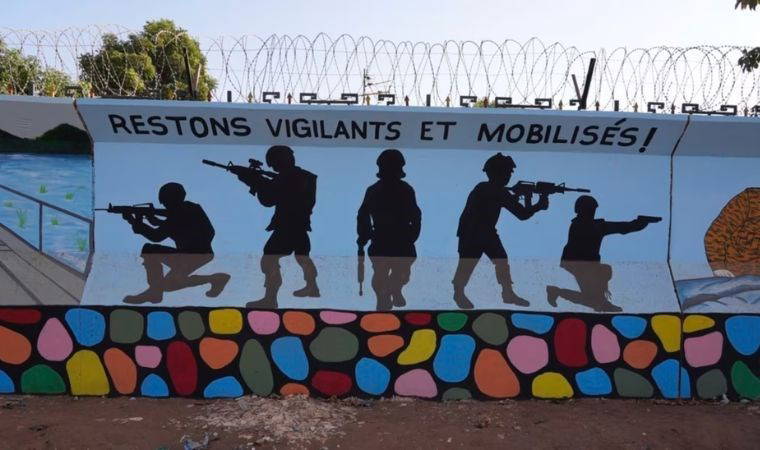 Medyaya sansür uyguladı, Amerika'nın Sesi ve BBC yayınlarını askıya aldı