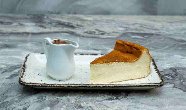 Tatlı krizlerine iyi gelecek tarif: Pratik San Sebastian tarifi...