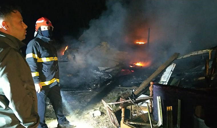 Gölcük'te ahırda yangın paniği: 5 büyükbaş öldü