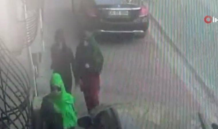 Kameraya yansıdı... 400 bin liralık ziynet eşyası çaldılar!