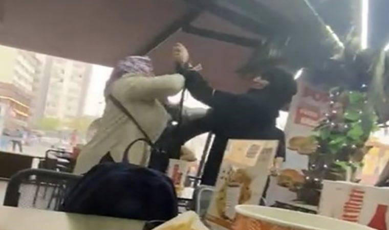 AVM'de kadınların kavgası kamerada