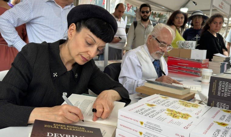 Emre Kongar ve Zülâl Kalkandelen okurlarıyla bir araya geldi