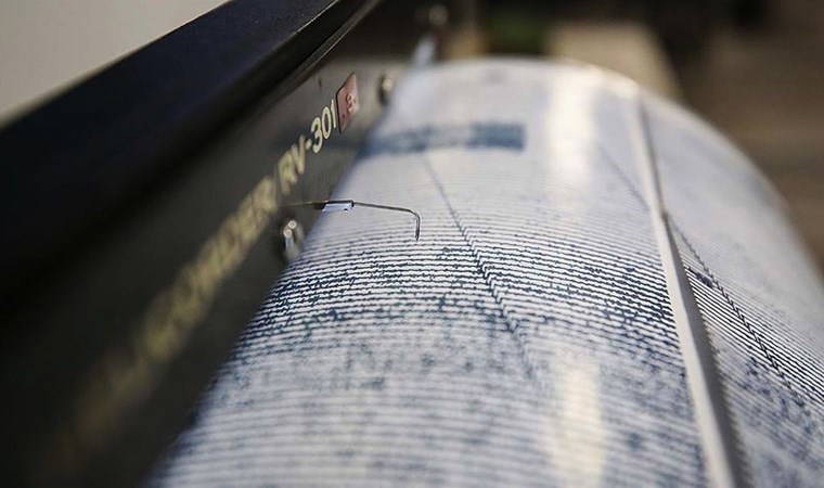 Endonezya'da 6,1 büyüklüğünde deprem meydana geldi