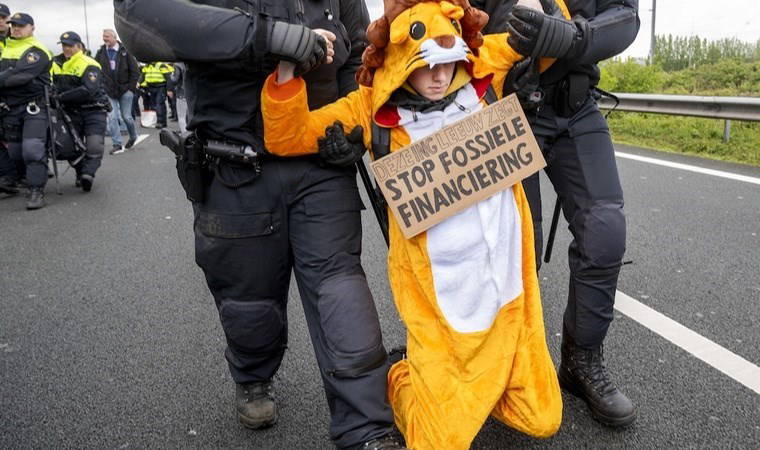 Hollanda'da yüzlerce aktivist gözaltına alındı