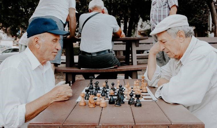 Yeni araştırma yaşlı olarak kabul edilen yaşı açıklıyor