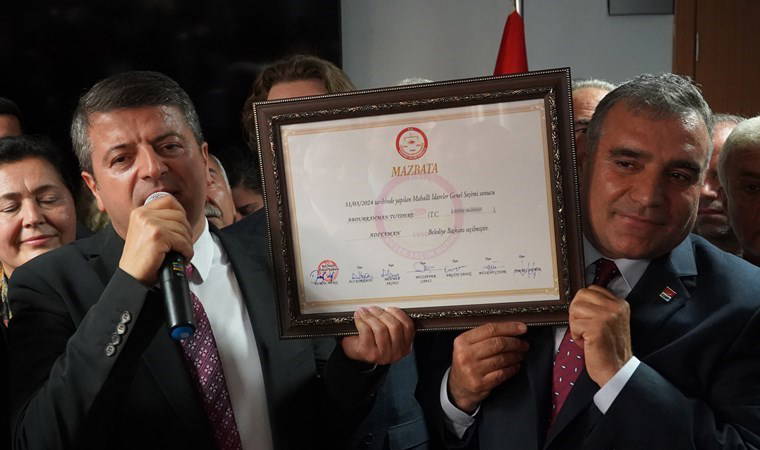 Adıyaman’ın CHP’li başkanı mazbatasını aldı