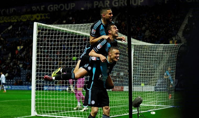 Leicester City 3 puanı 3 golle aldı