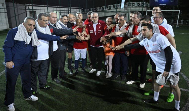 Yasaklı 1 Mayıs öncesi Bakan Işıkhan'la futbol maçı yaptılar