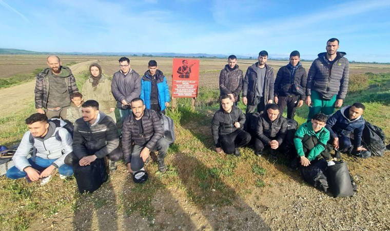 Yunanistan’a kaçmaya çalışan 23 kaçak göçmen yakalandı