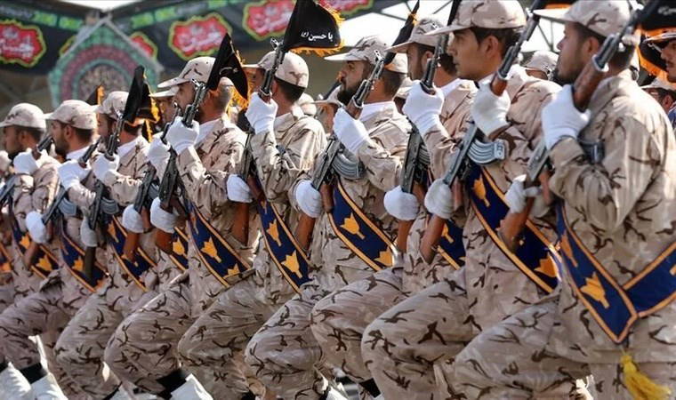 İran'da Devrim Muhafızlarına ait karakollara saldırı