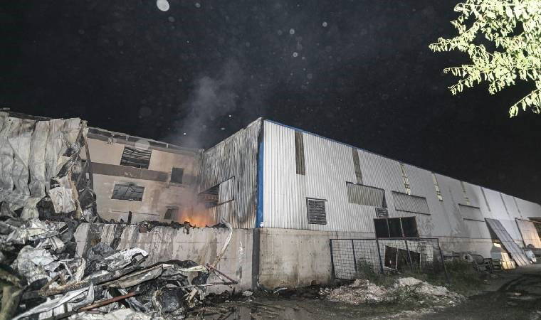 Mersin'de boya deposunda korkutan yangın!