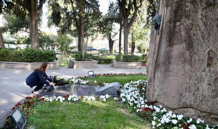 Başkan Ünsal’ın ilk ziyareti Zübeyde Hanım’a