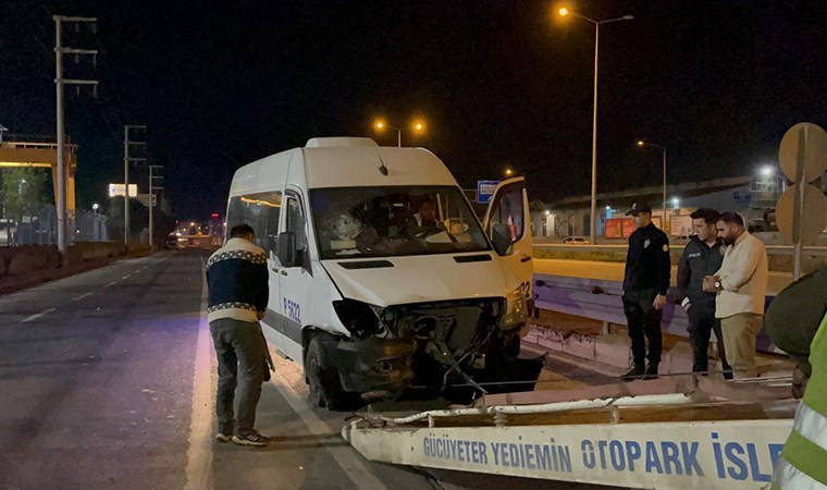 Kocaeli'nde işçi servisi bariyere çarptı: 5 yaralı