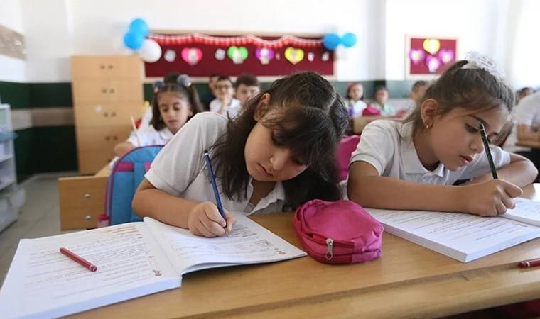 Bakan Tekin'den 'ara tatil' mesajı