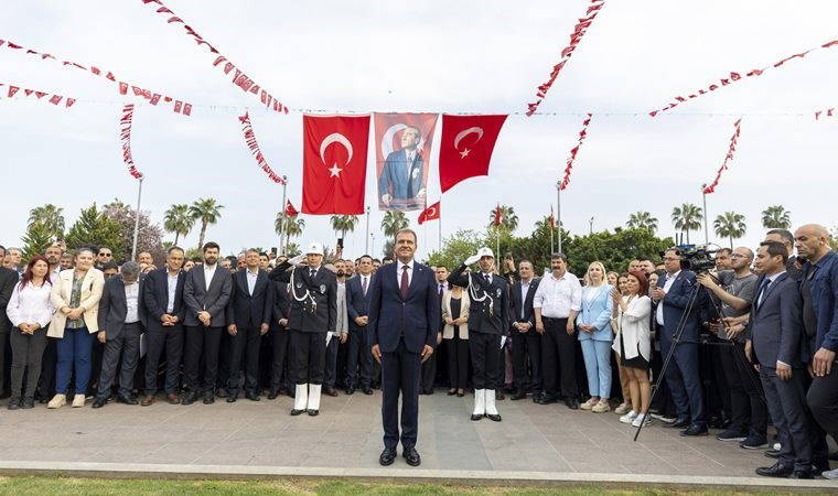 Vahap Seçer mazbatasını aldı: ‘Halkımız CHP’yi birinci parti yaptı’