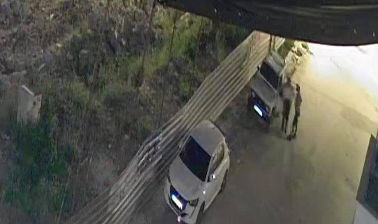 Taksi bulamayınca otomobili çaldılar: Onunla da kaza yaptılar