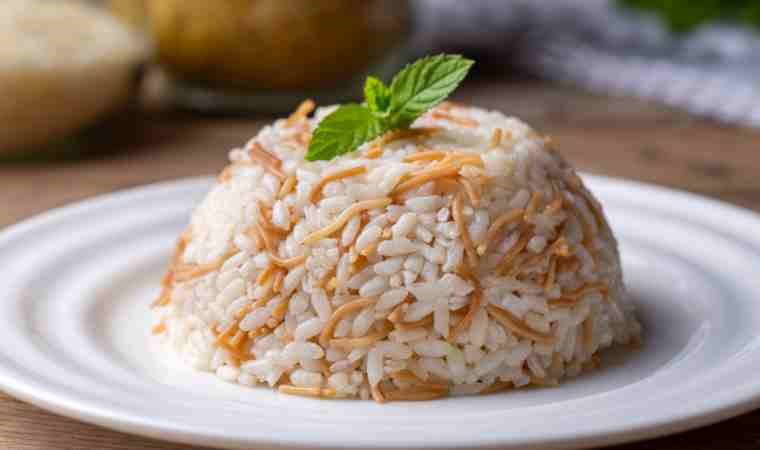 Tane tane pilavın sırrı... Sofraların vazgeçilmezi pilavı bir de böyle deneyin!