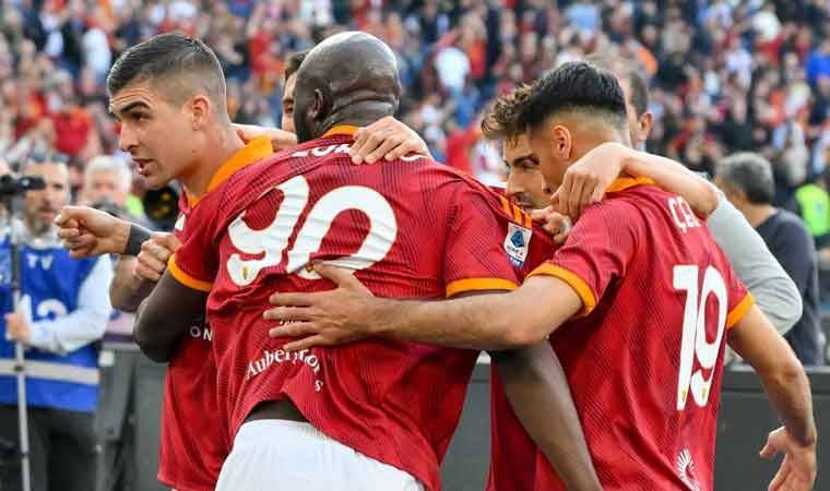 Derbide Roma, Lazio'yu tek golle devirdi