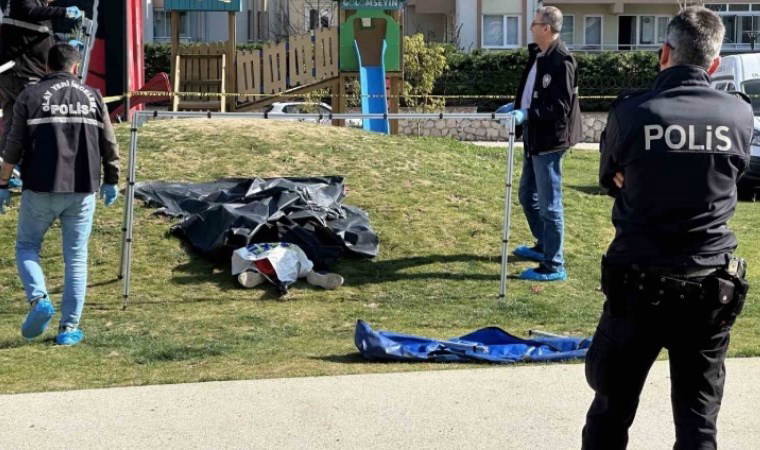 Bursa’da 19 yaşındaki şahıs, parkta ölü bulundu
