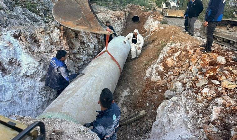 Bodrum’da DSİ'nin içme suyu hattı yine patladı!