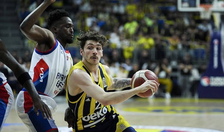 Anadolu Efes deplasmanda Fenerbahçe Beko'yu devirdi!